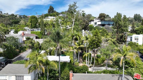 Photo of 1216 Ozeta, Los Angeles, CA 90069 (MLS # 26941433)