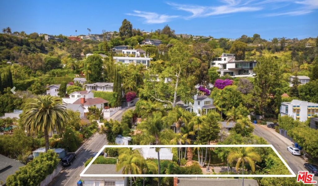 Photo of 1216 Ozeta, Los Angeles, CA 90069 (MLS # 26941433)