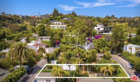 Photo of 1216 Ozeta, Los Angeles, CA 90069 (MLS # 26941433)