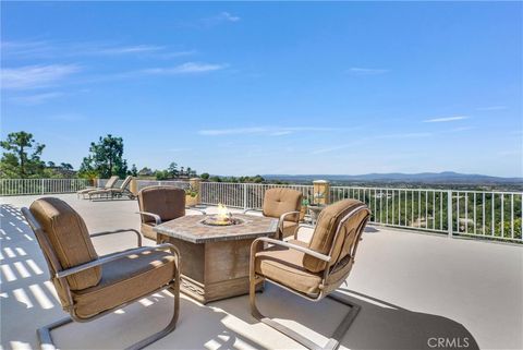 Photo of 38525 Via De Oro, Temecula, CA 92592 (MLS # SW26050763)