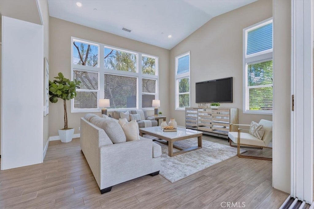 168 Crossover, Irvine CA 92618 - Photo 8