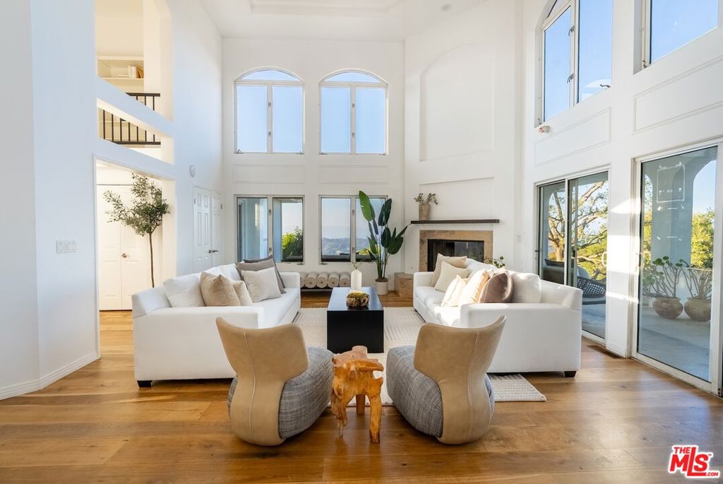 Properties 4 21965 Saddle Peak Road