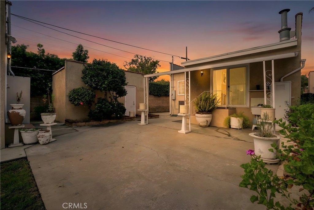 Photo of 11290 Ivy Place, Los Angeles, CA 90064 (MLS # SR26040805)