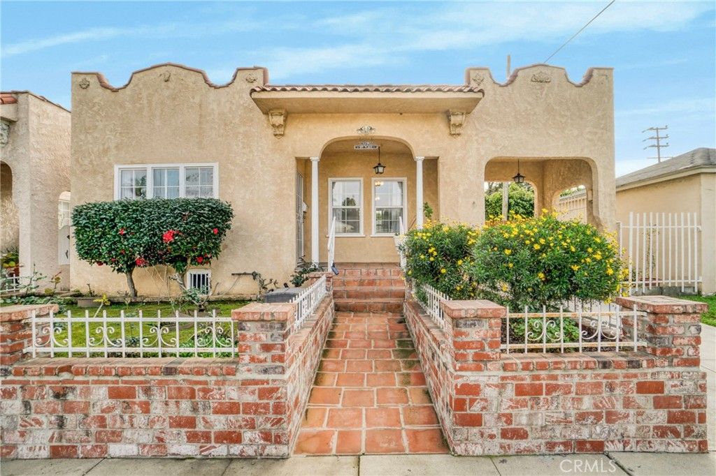Photo of 11290 Ivy Place, Los Angeles, CA 90064 (MLS # SR26040805)