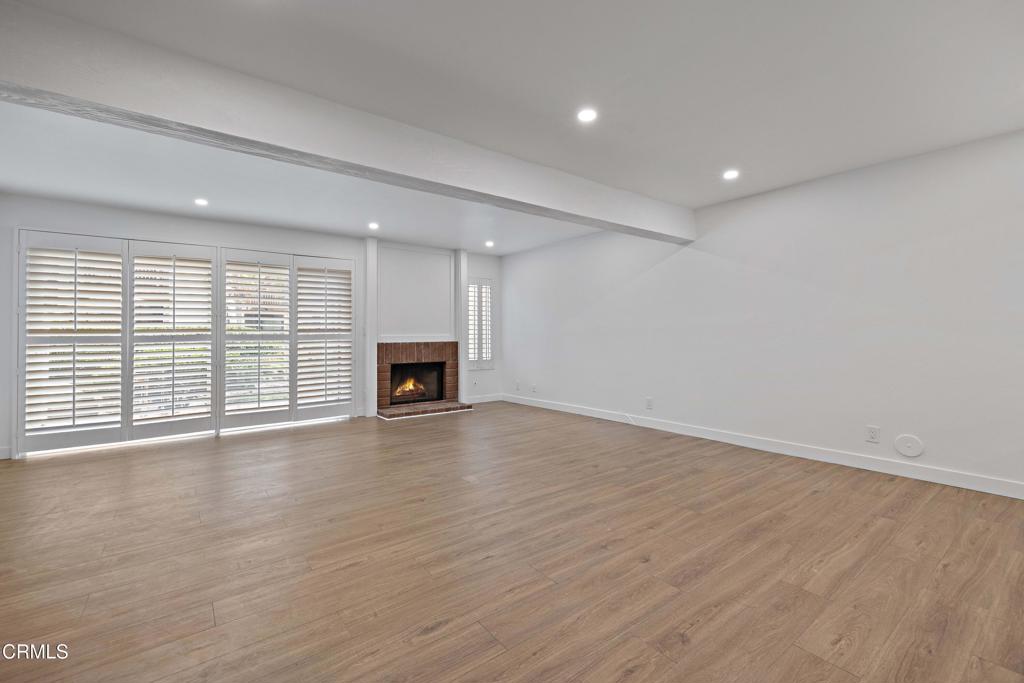 5720 Owensmouth Avenue 125