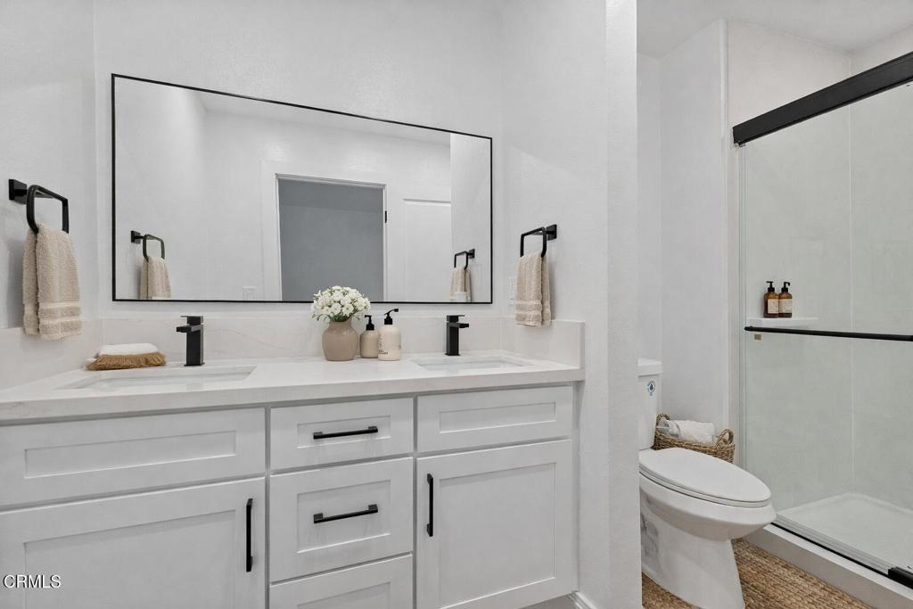 5720 Owensmouth Avenue 125