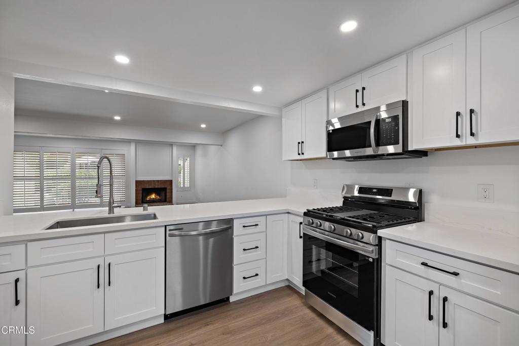 5720 Owensmouth Avenue 125