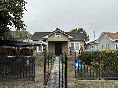 Photo of 2829 S Rimpau Blvd, Los Angeles, CA 90016 (MLS # SR26174046)