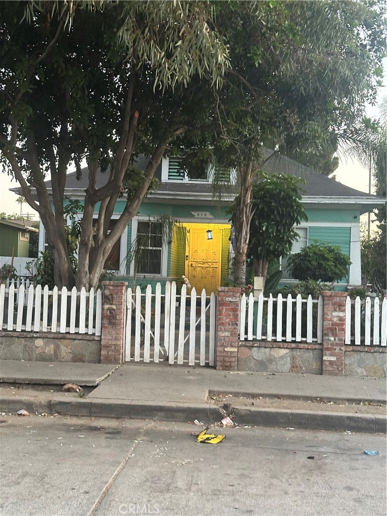 516 E 23rd ST, Los Angeles CA 90011