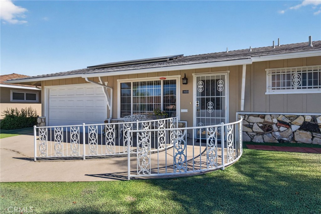 1400 W Mayberry