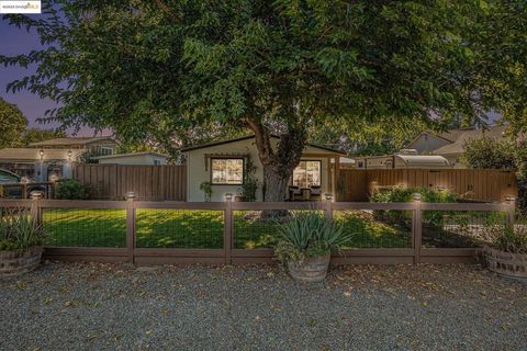 Photo of 3439 Sanford St St, Concord, CA 94520 (MLS # 41111830) Photo of 3439 Sanford St St, Concord, CA 94520 (MLS # 41111830)