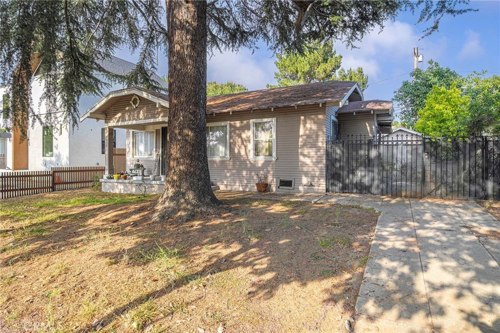 4928 Highland View Avenue