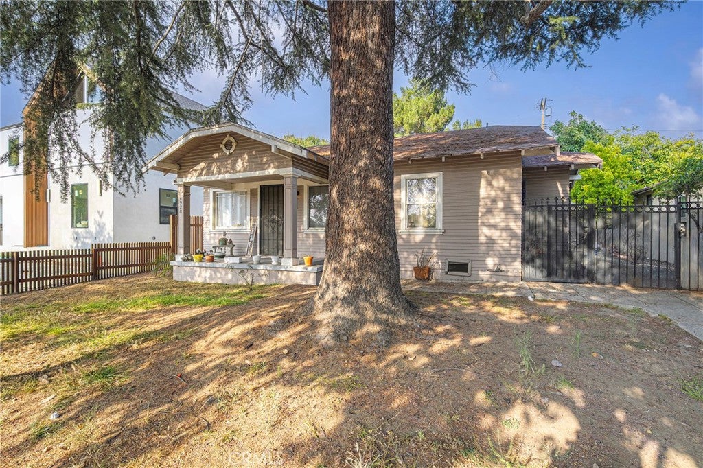4928 Highland View Avenue