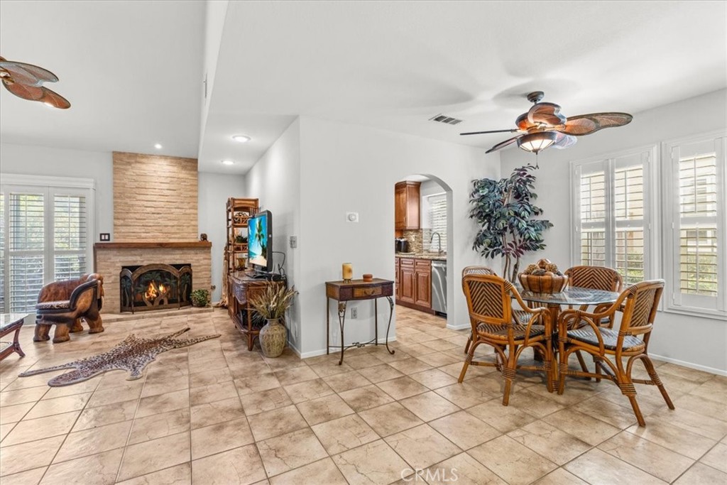 2720 E Walnut Avenue 81