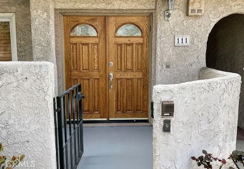 Photo of 5401 Zelzah, Encino, CA 91316 (MLS # DW25266045)