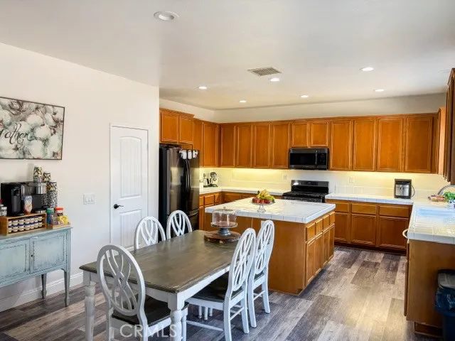 Hesperia, California 92344, United States, 5 Bedrooms Bedrooms, ,3 BathroomsBathrooms,Residential,Active,183972