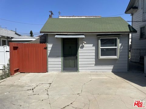 Photo of 351 Temple Avenue #Unit E, Long Beach, CA 90814 (MLS # 26674101)