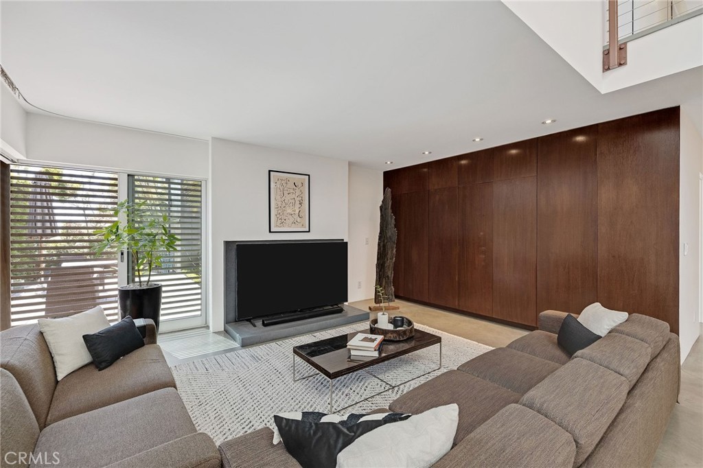 Properties 1 27 Driftwood Street