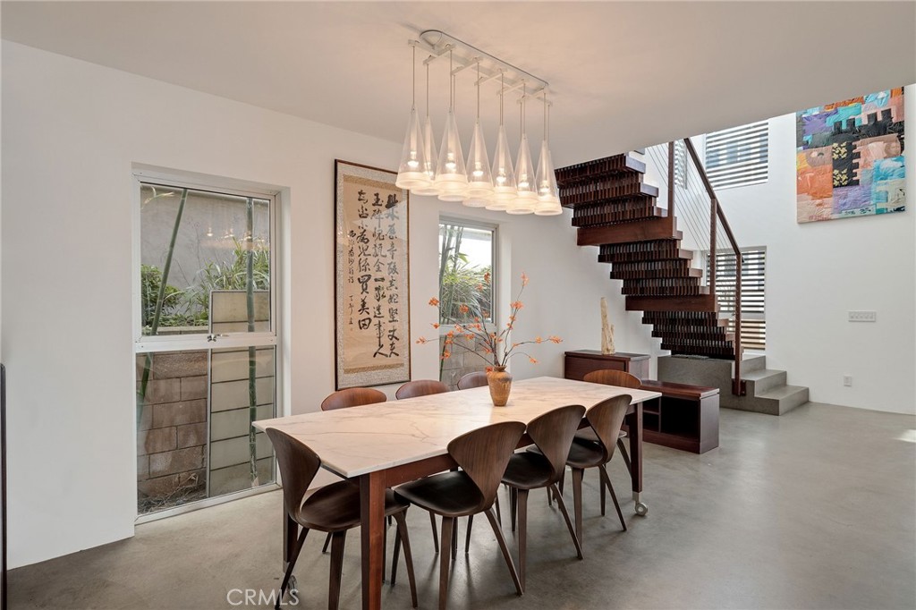Properties 4 27 Driftwood Street