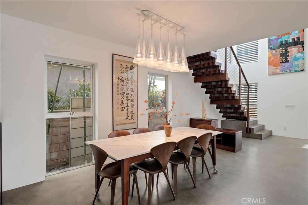 Properties 4 27 Driftwood Street