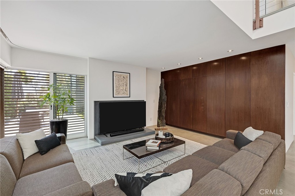 Properties 1 27 Driftwood Street