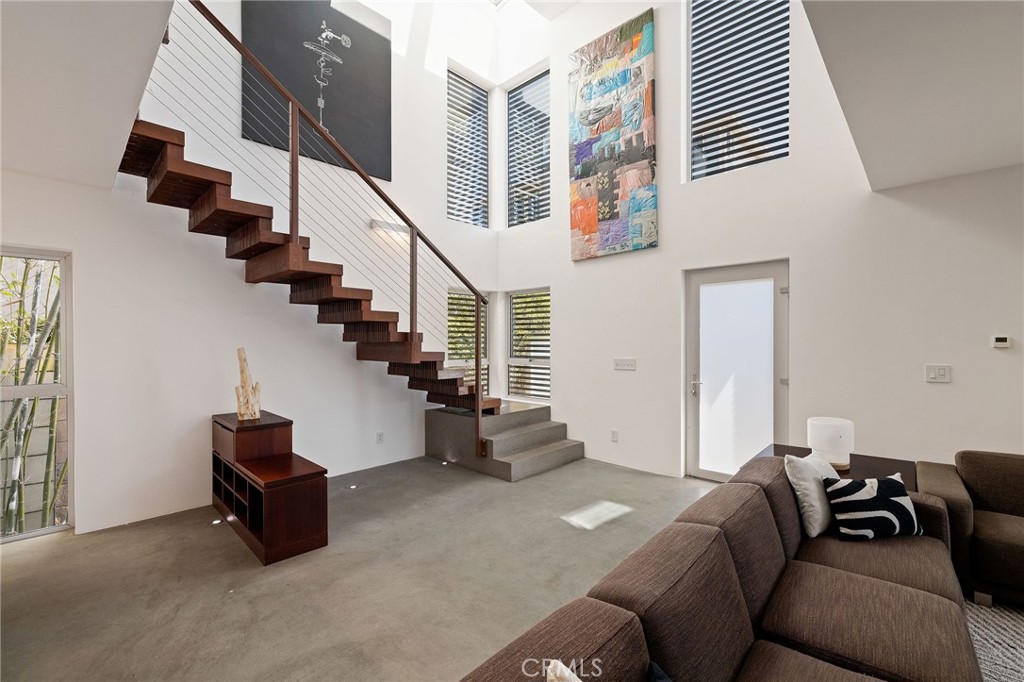 Properties 2 27 Driftwood Street