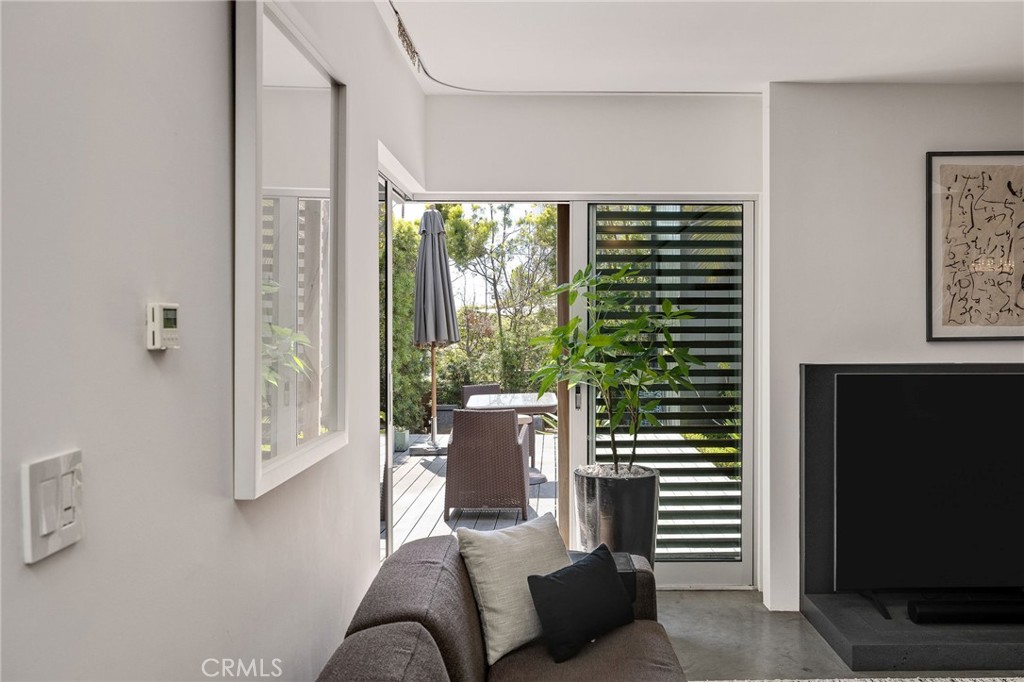 Properties 2 27 Driftwood Street