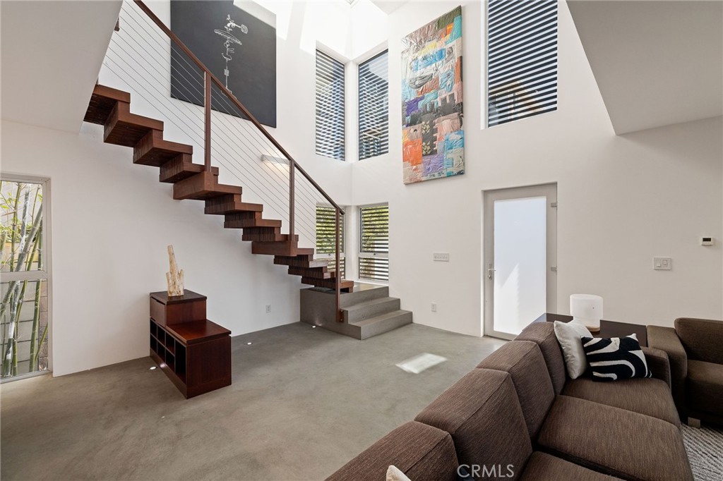 Properties 3 27 Driftwood Street