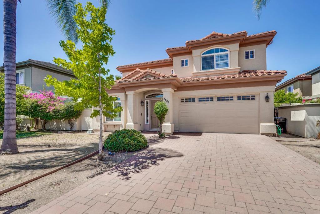 Situated in the highly regarded Rose Sartorette neighborhood, this distinguished residence is one of only six homes in the Rockwell Kirk Estates community. The property offers access to top-rated schools and a well-established, quiet setting. Built with modern architectural elements, the home features high ceilings, hardwood and travertine flooring, and excellent natural light. The kitchen is equipped with granite countertops, stainless steel appliances, and adjoins formal living, dining, and family rooms, as well as a separate breakfast area. Additional features include dual-zone air conditioning, a built-in central vacuum, integrated audio system, and recessed lighting throughout. The primary suite includes a walk-in closet with custom shelving. All bedrooms are generously sized.