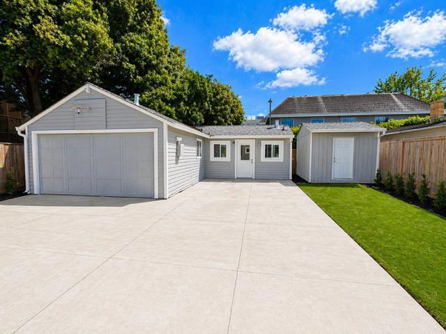 2238 Central Way