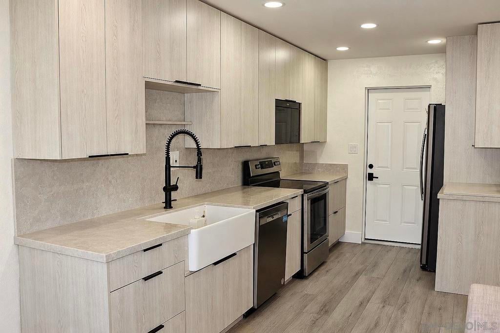 4786 Edison