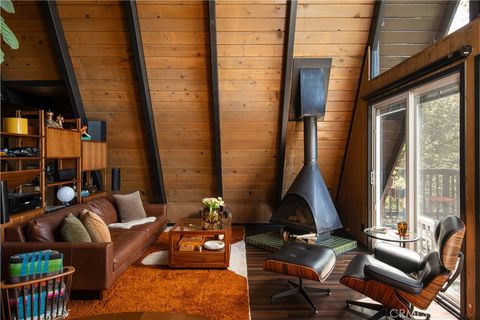 Photo of 26569 Amador Lane, Lake Arrowhead, CA 92352 (MLS # IG26089871)