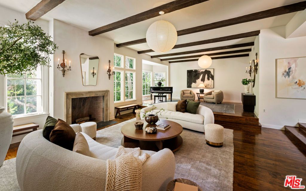 Photo of 11982 Brentridge Lane, Los Angeles, CA 90049 (MLS # 26661857)