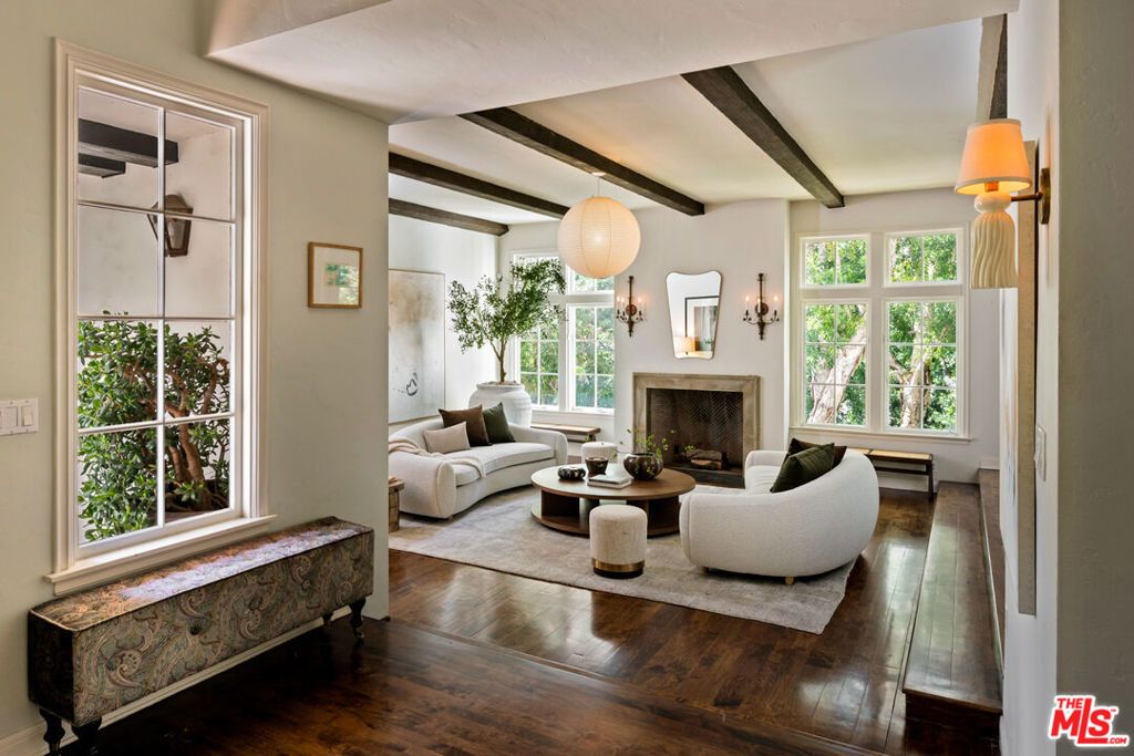 Photo of 11982 Brentridge Lane, Los Angeles, CA 90049 (MLS # 26661857)