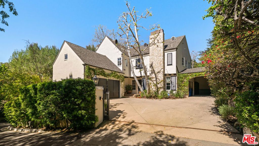 Photo of 11982 Brentridge Lane, Los Angeles, CA 90049 (MLS # 26661857)