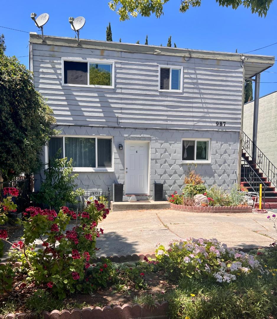 Welcome to 987 East William Street located in the Olinder - Brookwood Terrace neighborhood of San Jose. This 3 Unit triplex style property offers a spacious 3 bedroom 2 bath 1,368 SF home on the ground floor. The second floor includes two 1 bedroom 1 bath units each consisting of approximately 683 SF for a total building SF of 2,734. Ample onsite parking plus additional parking on the street. Each unit is separately metered for utilities. All units are currently tenant occupied. Close to vibrant downtown San Jose, San Jose State University, William Street and Selma Olinder Parks. Great commute access to Highway 101, 280, 87 and downtown corridors including Diridon Station.