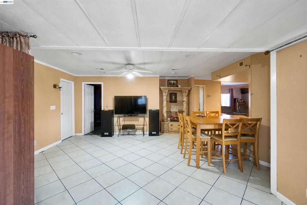 812 W Clover Rd