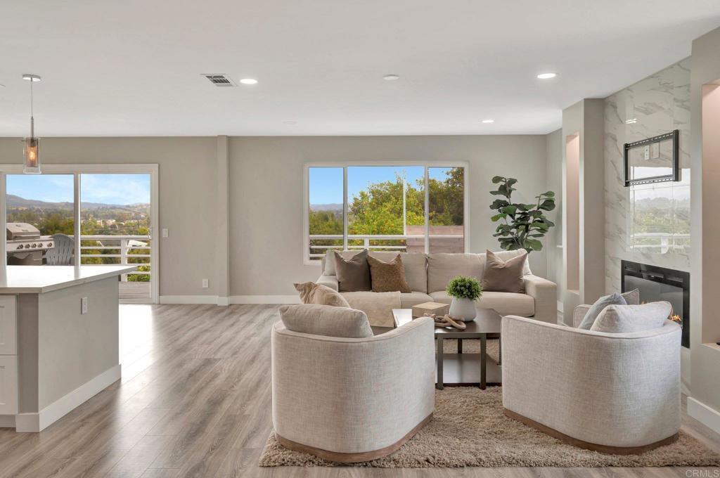 1055 Via Lomita
