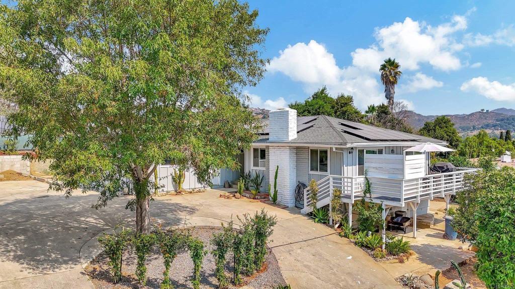 1055 Via Lomita