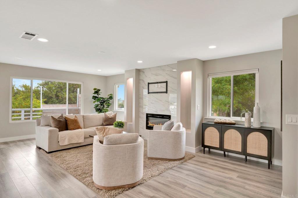 1055 Via Lomita
