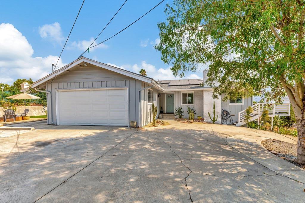 1055 Via Lomita
