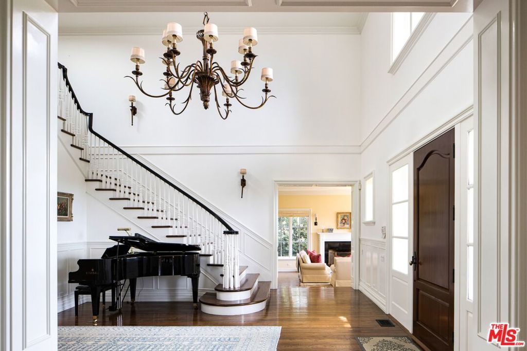 Photo of 1667 Amalfi Drive, Pacific Palisades, CA 90272 (MLS # 26656343)