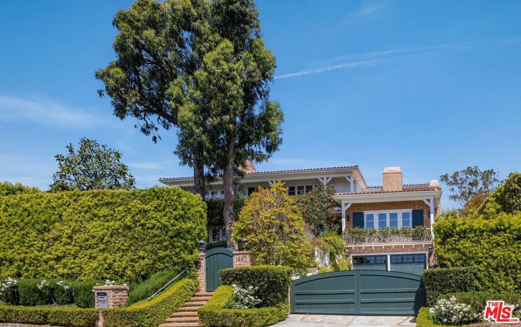 Photo of 1667 Amalfi Drive, Pacific Palisades, CA 90272 (MLS # 26656343)