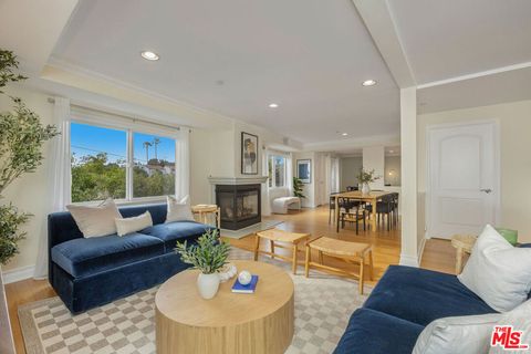 10417 Louisiana Avenue PH4 Los Angeles CA 90025