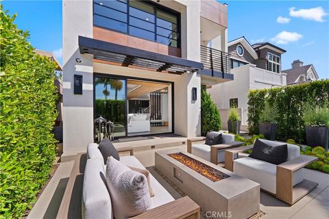 Photo of 426 Marguerite Avenue, Corona Del Mar, CA 92625 (MLS # LG25245709) Photo of 426 Marguerite Avenue, Corona Del Mar, CA 92625 (MLS # LG25245709)