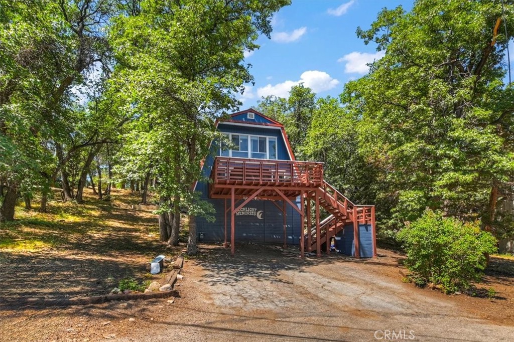 Classic mountain gambrel nestled among the trees in desirable Moonridge area. Set on an oversized lot at the end of a peaceful cul-de-sac with level parking and easy access year-round. Less than 2 miles to Bear Mountain and Moonridge Corridor with shopping, dining, bike and walking paths. Fully updated with new exterior paint, dual-pane windows, newer furnace, and trex decking. Secluded back yard with hot tub, and side yard that’s perfect for your own sledding hill! This bright and charming cabin comes completely furnished and ready to use as a relaxing mountain retreat or a great short-term rental opportunity!