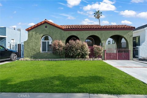 Photo of 341 E Ellis St, Long Beach, CA 90805 (MLS # PW26082488)