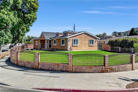 Photo of 6654 Bellaire Ave, North Hollywood, CA 91606 (MLS # GD25247039) Photo of 6654 Bellaire Ave, North Hollywood, CA 91606 (MLS # GD25247039)