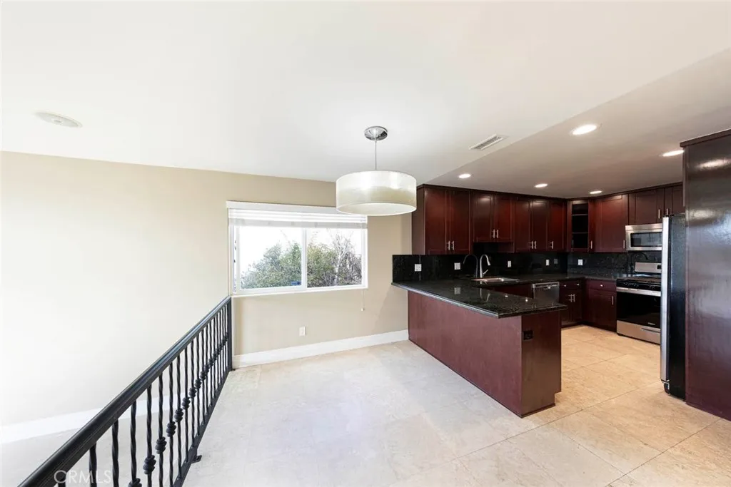 Newport Beach, California 92660, United States, 2 Bedrooms Bedrooms, ,2 BathroomsBathrooms,Residential,Active,219500