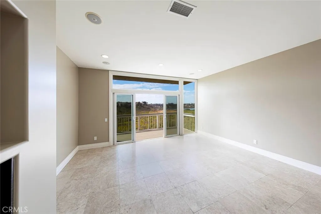 Newport Beach, California 92660, United States, 2 Bedrooms Bedrooms, ,2 BathroomsBathrooms,Residential,Active,219500